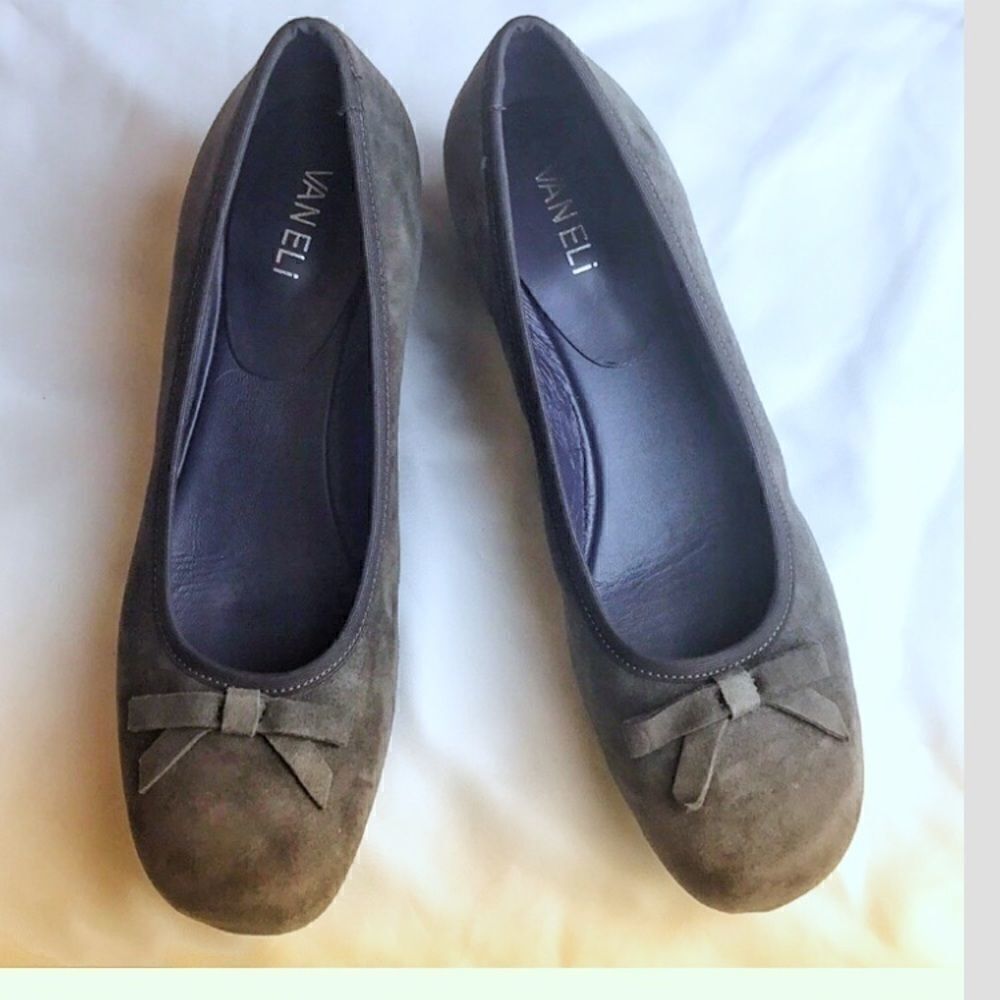 VANELI BROWN MICROSUEDE WEDGE SHOES. NEW